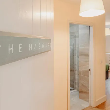 Rock Farm - Limehouse بيت ضيافة *