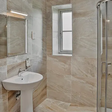 Rock Farm - Limehouse بيت ضيافة سلان