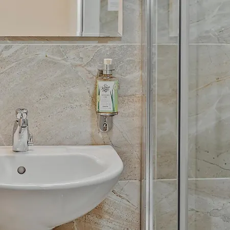 Rock Farm - Limehouse