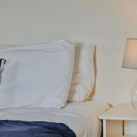 Rock Farm - Limehouse بيت ضيافة *