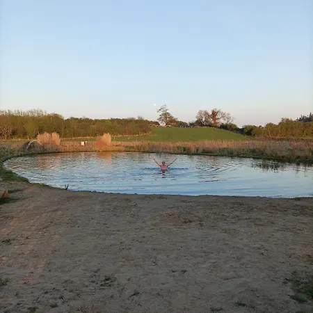 Rock Farm - Limehouse بيت ضيافة *